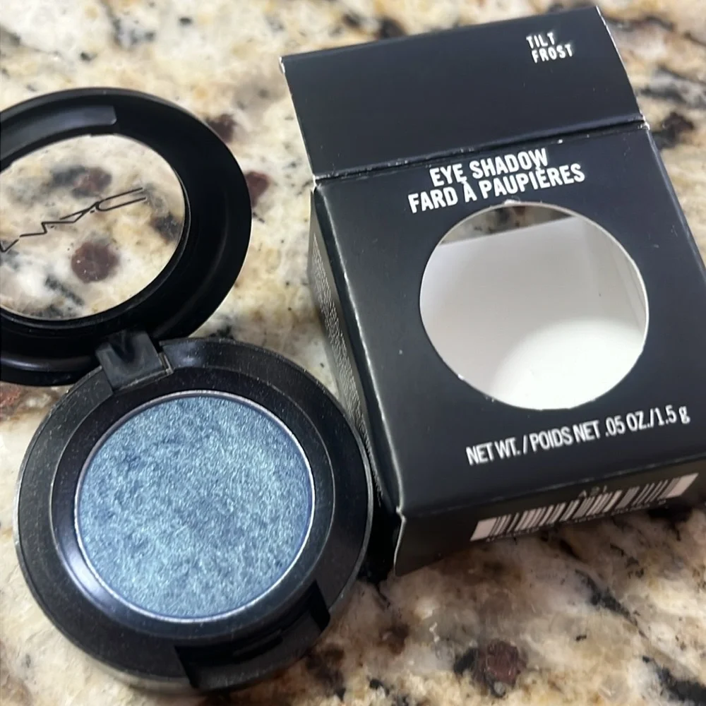 🌙♣️Mac Tilt Frost Eyeshadow